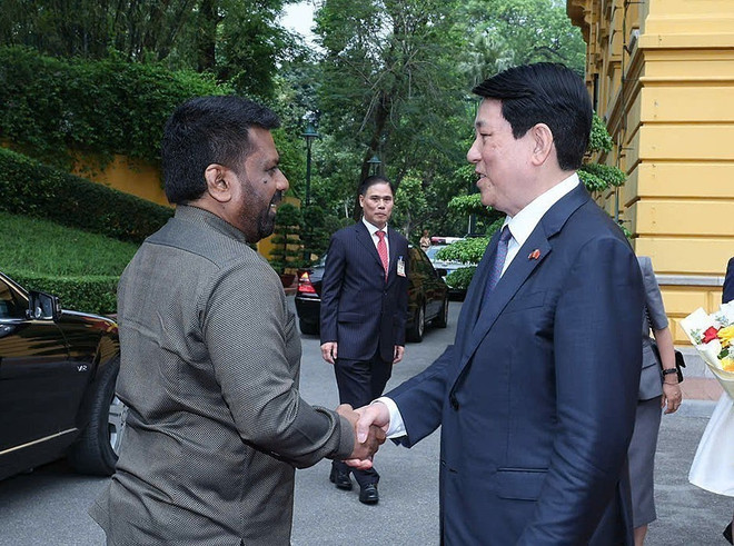 Le président de la République, Luong Cuong (droite), et le président sri-lankais, Anura Kumara Dissanayaka. Photo: VNA vna-potal-chu-tich-nuoc-chu-tri-le-don-chinh-thuc-tong-thong-sri-lanka-8012795.jpg
