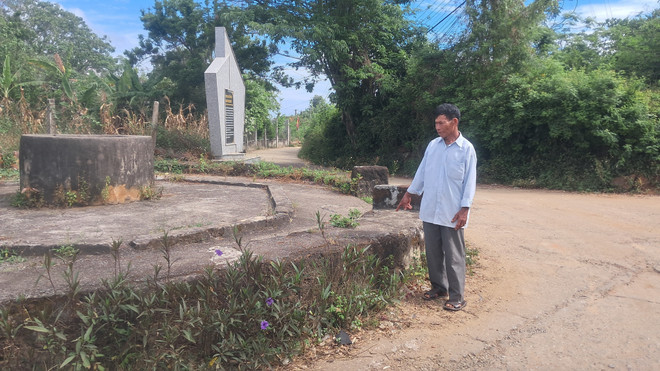 Puits d'eau construit en latérite dans la commune de Binh Hai. Photo : VNA anh-4-2.jpg
