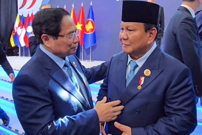 Le Premier ministre Pham Minh Chinh (à gauche) et le président sindonésien Prabowo Subianto. Photo: ministère vietnamien des Affaires étrangères bcpcdnchinhphuvn-thumb-w-777-334894974524682240-2025-10-27-base64-1761552134475577566105.png
