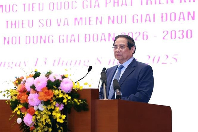 Le Premier ministre Pham Minh Chinh s'exprime lors de la conférence. Photo: VNA vna-potal-thu-tuong-du-tong-ket-chuong-trinh-muc-tieu-quoc-gia-phat-trien-kinh-te-xa-hoi-vung-dong-bao-dan-toc-thieu-so-8207248.jpg