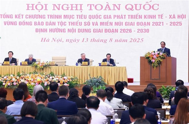 Le Premier ministre Pham Minh Chinh préside la conférence. Photo: VNA vna-potal-thu-tuong-du-tong-ket-chuong-trinh-muc-tieu-quoc-gia-phat-trien-kinh-te-xa-hoi-vung-dong-bao-dan-toc-thieu-so-8207246.jpg