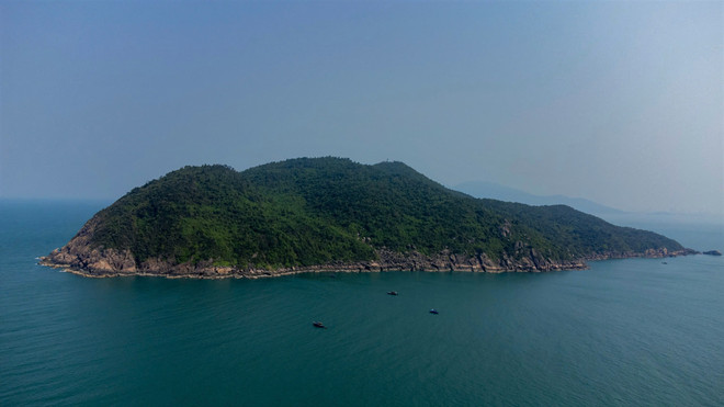 Son Cha est une île située au nord de Da Nang, avec des paysages naturels majestueux. Photo : VNA 6-kham-pha-ve-dep-hoang-so-cua-dao-son-cha-da-nang-7989948.jpg