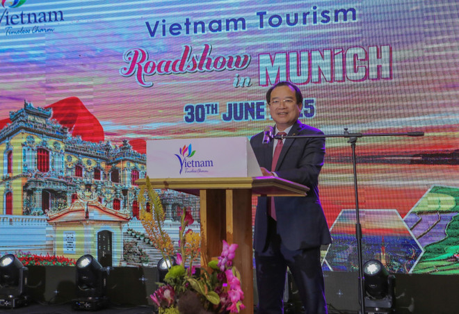 Ha Van Siêu, directeur adjoint de l’Autorité nationale du tourisme. Photo: VNA vna-potal-tich-cuc-thu-hut-khach-du-lich-duc-den-viet-nam-8124302.jpg