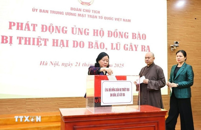 doan-chu-tich-uy-ban-trung-uong-mttq-viet-nam-phat-dong-ung-ho-dong-bao-bi-thiet-hai-do-bao-lu-21-1.jpg