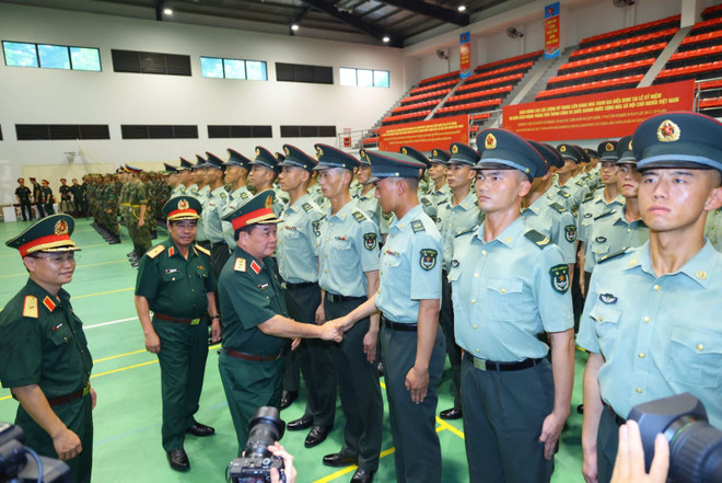 Le général de corps d’armée Hoang Xuân Chiên, vice-ministre de la Défense, et près de 400 militaires venus de Chine, de Russie, du Laos et du Cambodge, participant au défilé militaire marquant le 80e anniversaire de la Révolution d’Août et de la Fête nationale du 2 septembre. hoang-xuan-chien2.jpg
