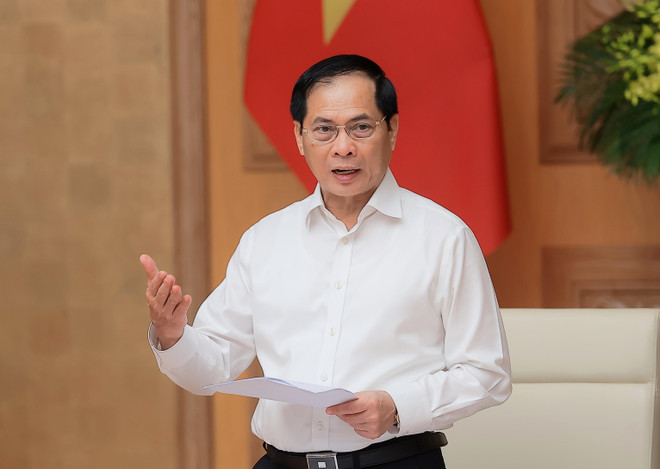 Le vice-Premier ministre et ministre des Affaires étrangères Bui Thanh Son, président du Comité national pour l’APEC 2027, s'exprime lors de la session. Photo: VNA pho-thu-tuong-bo-truong-bo-ngoai-giao-bui-thanh-son-chu-tich-uy-ban-quoc-gia-apec-2027-phat-bieu-ttxvn.jpg