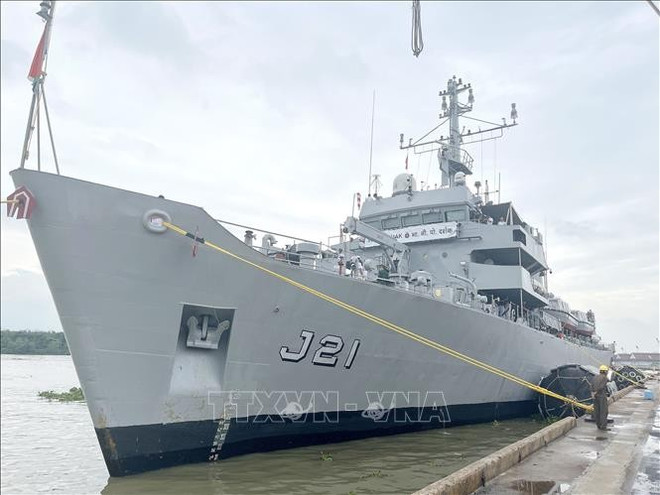 Le navire INS Darshak. Photo: VNA vna-potal-tau-hai-quan-an-do-ins-darshak-tham-thanh-pho-ho-chi-minh-stand-1.jpg