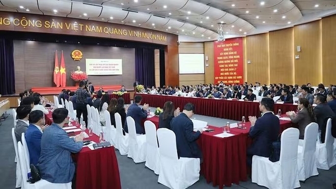 Dialogue sur l’envoi de travailleurs vietnamiens à l’étranger. Photo: baomoi.com doi-thoai.jpg