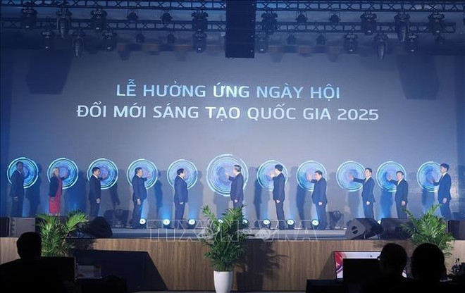 Le leader du Parti Tô Lâm, le Premier ministre Pham Minh Chinh et d’autres dirigeants ont officiellement lancé la Journée nationale de l’innovation 2025. Photo: VNA tbt-sangtao6.jpg