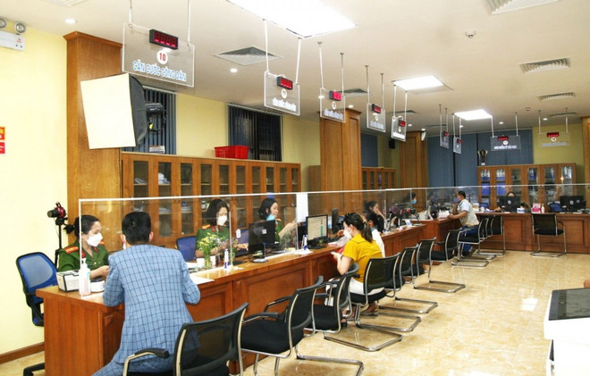 Vinh Phuc améliore de manière proactive la qualité et l'efficacité du traitement des procédures administratives. Photo: kinhtevadubao.vn 5625-cctthc-vp.jpg