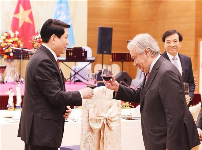 Le président vietnamien Luong Cuong (gauche) et le secrétaire général de l’ONU, António Guterres. Photo: VNA ttk2.jpg