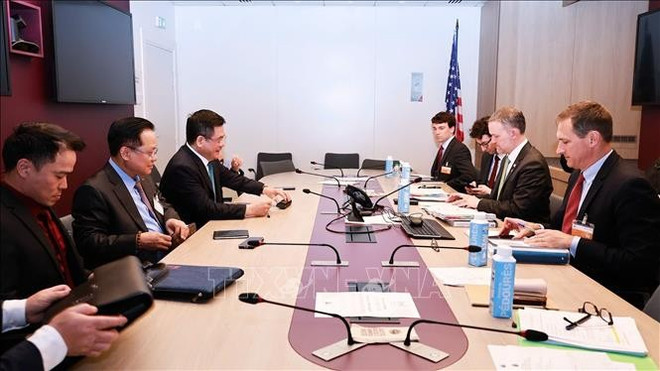 La séance de négociation au niveau ministériel. Photo: VNA vna-potal-phien-dam-phan-cap-bo-truong-hiep-dinh-song-phuong-ve-thuong-mai-doi-ung-giua-viet-nam-va-hoa-ky-tai-paris-stand-2.jpg