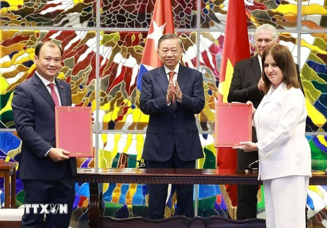Les deux parties continueront de promouvoir la coopération dans les domaines de l’économie, du commerce et de l’investissement. Photo: VNA ky-van-kien-vn-cuba.jpg