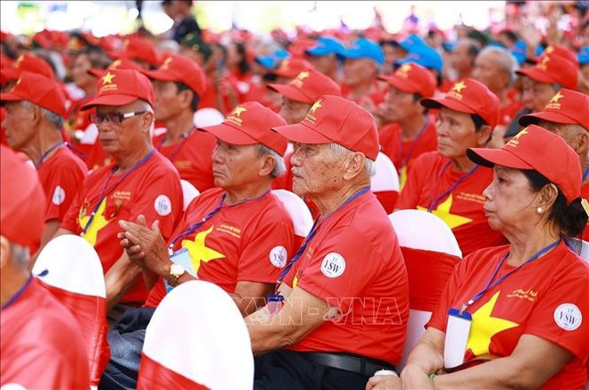 Des révolutionnaires communistes vietnamiens emprisonnés par l'ennemi. Photo: VNA uuidf133d3d2-bad2-46af-b350-3bf4d20ce363code001library1type1mode1loctruecaptrue.jpg