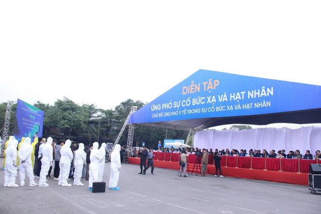 Hanoi organise des exercices d'intervention médicale en cas d'incidents radiologiques et nucléaires. Photo: hanoimoi anh-3-ha-noi-dien-tap-ung-pho-y-te-trong-su-co-buc-xa-va-hat-nhan-nguon-bao-ha-noi-moi.jpg
