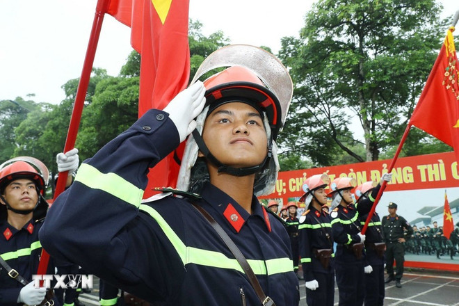 Des pompiers lors d'une répétition du défilé de la Fête nationale. Photo: VNA a80-2.jpg