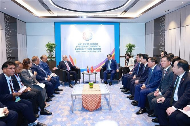 Le Premier ministre Pham Minh Chinh rencontre son homologue est-timorais Xanana Gusmão. Photo: VNA vna-potal-thu-tuong-pham-minh-chinh-gap-thu-tuong-timor-leste-8056531.jpg