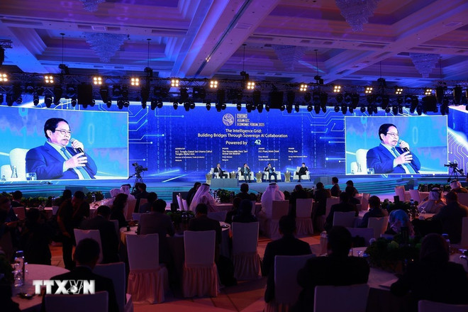 Le Premier ministre s'exprime lors du débat. Photo: VNA thu-tuong-pham-minh-chinh-tham-du-phien-thao-luan-luoi-thong-minh-ket-noi-thong-qua-hop-tac-tu-chu-ai-8058866.jpg