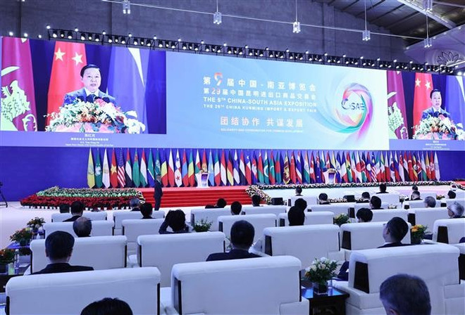 Le vice-Premier ministre Tran Hong Ha s'exprime lors de l'événement. Photo: VNA vna-potal-pho-thu-tuong-tran-hong-ha-du-hoi-cho-trung-quoc-nam-a-lan-thu-9-va-hoi-cho-xuat-nhap-khau-con-minh-lan-thu-29-8100867.jpg