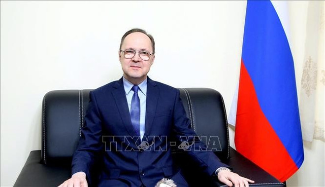 L’ambassadeur de Russie au Vietnam, G.S. Bezdetko. Photo: VNA vna-potal-dai-su-lien-bang-nga-tai-viet-nam-tra-loi-phong-van-bao-chi-stand.jpg