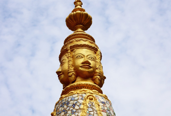 Statue d’une tête de Bayon à quatre visages. Photo : VNA anh-6-3.jpg