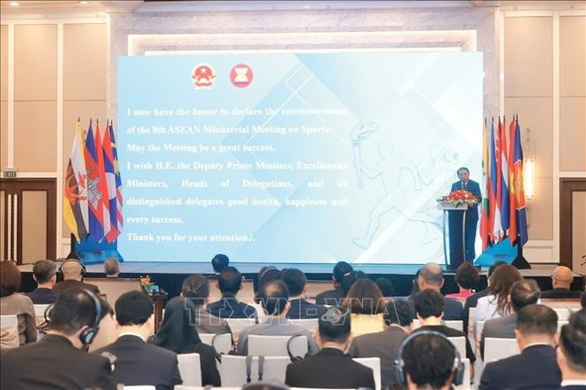 Le ministre vietnamien de la Culture, des Sports et du Tourisme, Nguyen Van Hung, s'exprime lors de la réunion. Photo: VNA asean2-161025.jpg