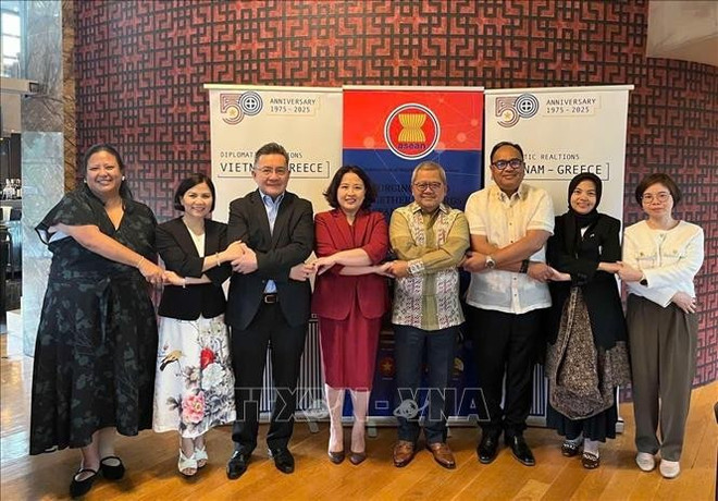 Les ambassadeurs des pays de l'ASEAN en Grèce. Photo: VNA uuid89ce01f8-1509-46a7-ae5f-96d04e4ea4d9code001library1type1mode1loctruecaptrue.jpg