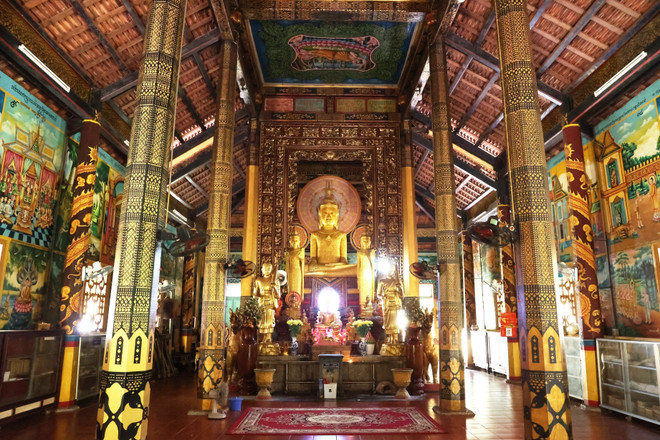 Elle se distingue par une architecture caractéristique, avec des bâtiments majestueux et raffinés. Photo : VNA anh-2-3.jpg