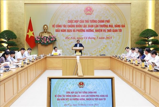 Le Premier ministre Pham Minh Chinh s'exprime lors de la réunion. Photo: VNA vna-potal-thu-tuong-chu-tri-hop-ve-cong-tac-chong-buon-lau-gian-lan-thuong-mai-hang-gia-stand-1.jpg