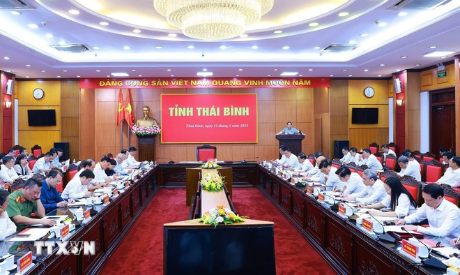 Le Premier ministre Pham Minh Chinh travaille avec les autorités de la province de Thai Binh. Photo: VNA thu-tuong-pham-minh-chinh-lam-viec-thai-binh-1.jpg