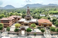 Bouddha Amitābha de la pagode Kim Tien, sentinelle spirituelle des Sept Montagnes 