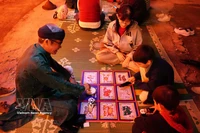 Jeux folkloriques traditionnels dans le cadre du programme du « Festival royal du Têt » à la Citadelle impériale de Hué. Photo : VNA
