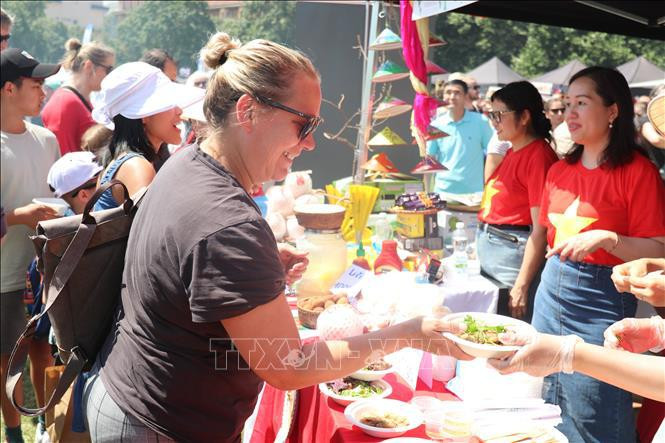 L'ambassade du Vietnam présente la culture et la cuisine vietnamienne au festival gastronomique de Prague