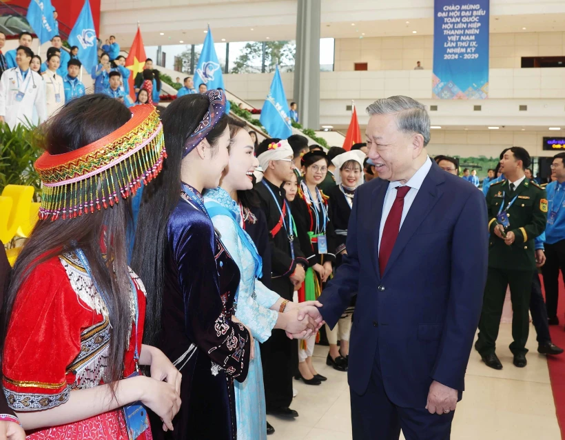 Le secrétaire général du Parti communiste du Vietnam (PCV), To Lam, a assisté à la session plénière du 9e Congrès national de la Fédération de la jeunesse du Vietnam pour la période 2024-2029, qui s'est tenue le 18 décembre à Hanoï. Photo: VNA