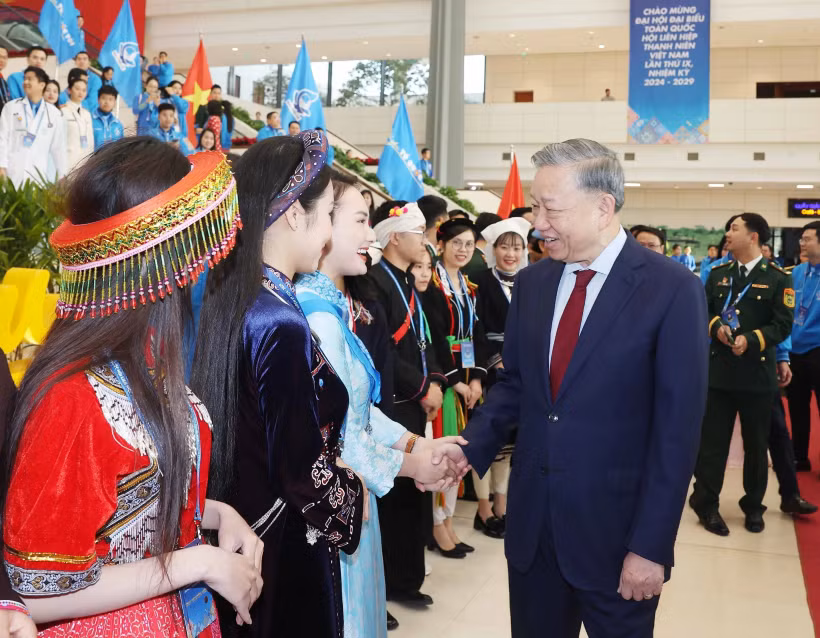 Le secrétaire général du Parti communiste du Vietnam (PCV), To Lam, a assisté à la session plénière du 9e Congrès national de la Fédération de la jeunesse du Vietnam pour la période 2024-2029, qui s'est tenue le 18 décembre à Hanoï. Photo: VNA