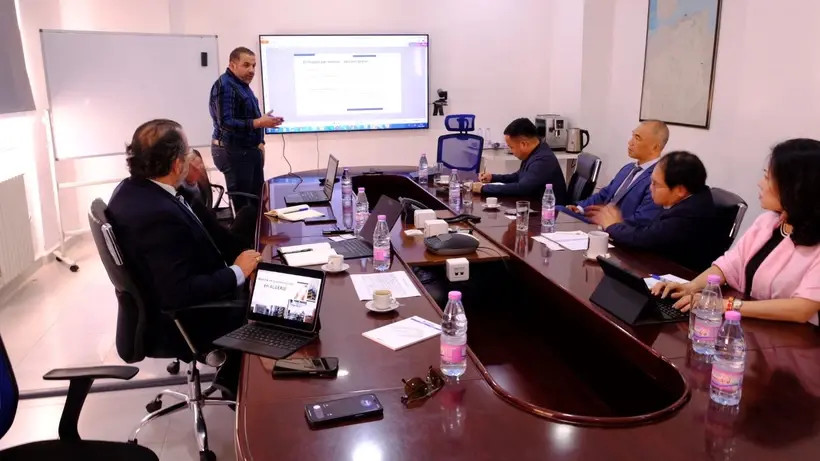 Séance de travail entre entreprises vietnamiennes et algériennes. Photo: VNA