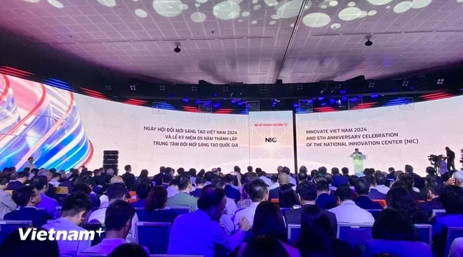 Le 1er octobre, le Centre national d’innovation (NIC) a organisé la cérémonie d'ouverture de l'événement « Vietnam Innovation Day 2024 », réfléchissant sur le parcours de l'innovation et inspirant de nouvelles idées pour l'avenir. Photo: VietnamPlus