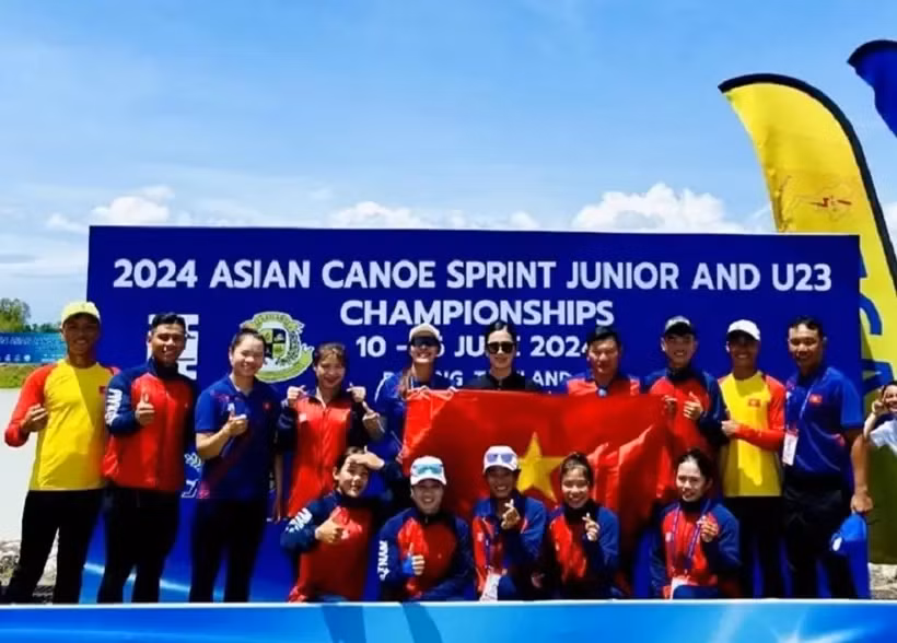 Le Vietnam a remporté 12 médailles, dont six d'or et quatre d'argent, aux Championnats d'Asie de Canoë Sprint junior et U23. Photo: Fédération vietnamienne de canoë, d'aviron et de voile