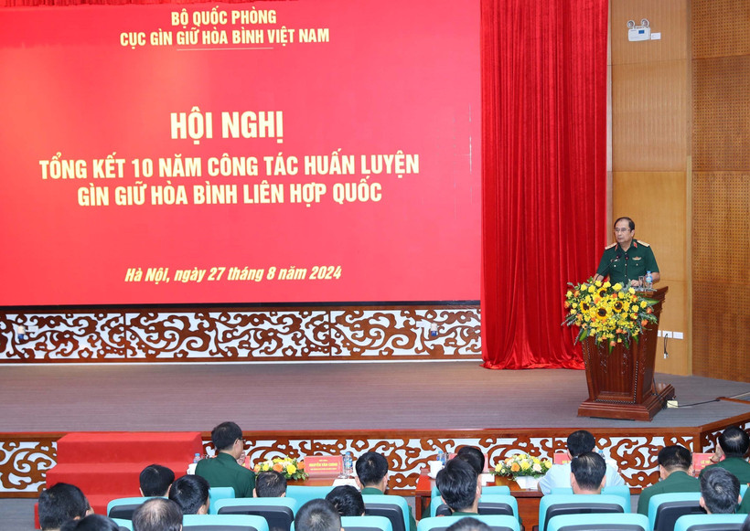 Le général de corps d’armée Phung Si Tân, chef d’État-major général adjoint de l’Armée populaire du Vietnam, à la conférence. Photo: VNA