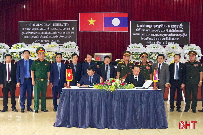 Cérémonie de rapatriement des restes de soldats vietnamiens tombés au Laos. Photo; VNA