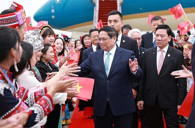 Le Premier ministre Pham Minh Chinh arrive à Kunming, entamant son voyage d'affaires en Chine