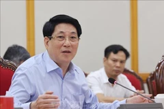 Le président Luong Cuong a présidé le 28 août à Hanoï une séance de travail avec les Permanences des Comités du Parti de la province de Cao Bang et de la ville de Huê. Photo : VNA