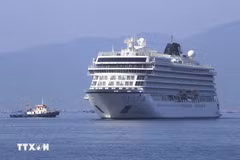 Le navire de croisière international Ms Viking Yidun entre dans la baie de Cam Ranh. Photo : VNA
