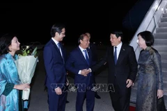 Le président Luong Cuong, son épouse et une délégation vietnamienne de haut rang les accompagnant sont arrivés le 21 septembre (heure locale) à l’aéroport international J.F. Kennedy, New York, pour participer à la Semaine de haut niveau de l’Assemblée nationale des Nations unies. Photo : VNA