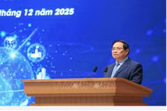 Le Premier ministre Pham Minh Chinh au IIIᵉ Forum national sur le développement de l’économie et de la société numériques, organisé en présentiel et en ligne avec les 34 villes et provinces. Photo : VNA