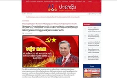 Le journal Pasaxon, l’organe du Comité central du Parti populaire révolutionnaire lao. Photo : VNA