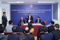 Le Premier ministre Pham Minh Chinh rencontre à Paris des représentants d'experts et d'intellectuels vietnamiens en France. Photo : VNA