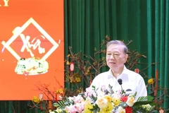 Le secrétaire général du Comité central du Parti communiste du Vietnam To Lam a rencontré le 9 janvier à Ho Chi Minh-Ville des hauts responsables de la Sécurité publique de toutes les périodes. Photo : VNA