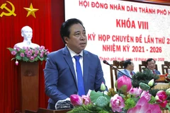 Nguyen Khac Toan élu président du Comité populaire de la ville de Huê. Photo : VNA