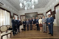 Des ambassadeurs de l'ASEAN au Brésil et le maire de Belém, Igor Normando. Photo : VNA